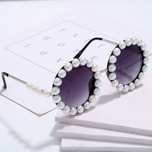 Load image into Gallery viewer, Clutch My Pearls Vintage Round Frame Sunglasses
